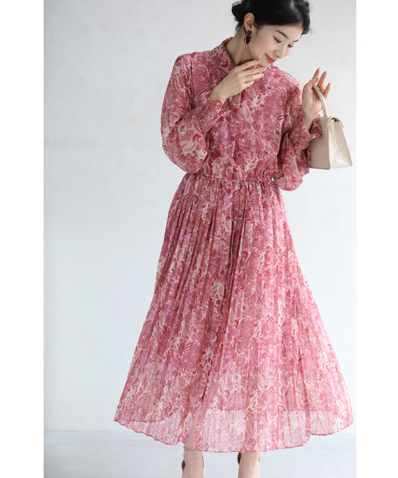 【セール商品返品交換不可】パッと華やぐペイズリースカーフ柄プリーツワンピース