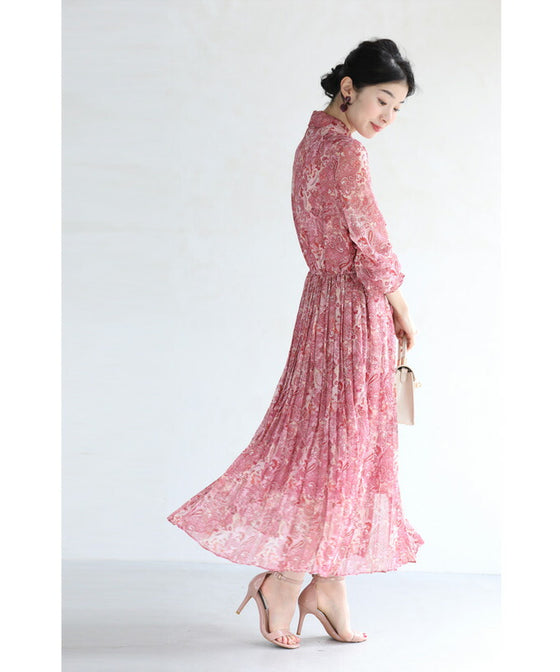 【セール商品返品交換不可】パッと華やぐペイズリースカーフ柄プリーツワンピース