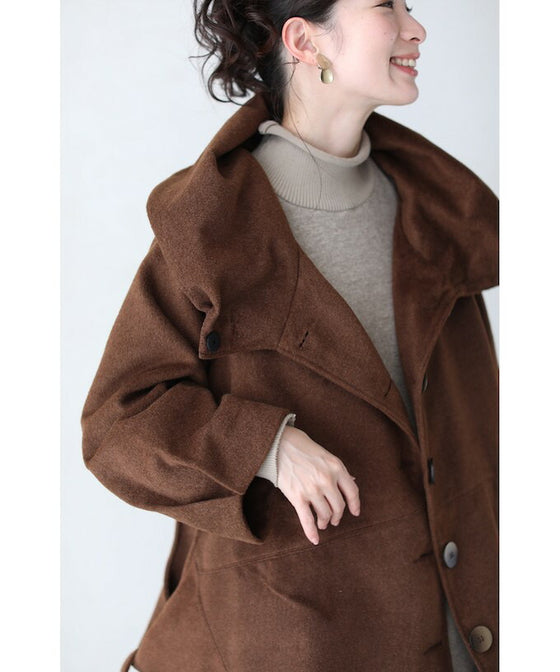 【アウトレット返品交換不可】ルーズな立ち襟ネックのポワン裾ショートコート/アウター（ブラウン）