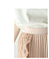 [Sale items cannot be returned or exchanged] Pleated skirt decorated with gorgeous side lace