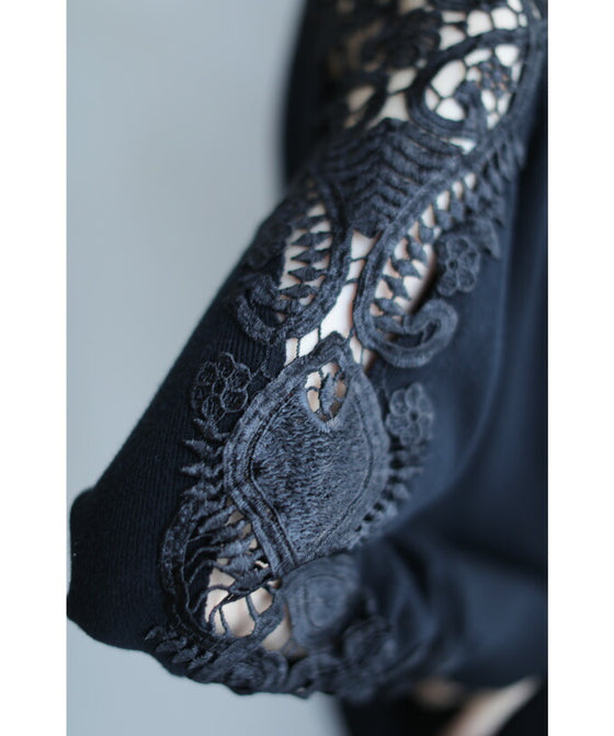 【セール商品返品交換不可】【アウトレット商品返品交換不可】上品に肌魅せ。艶やかレースのニットトップス