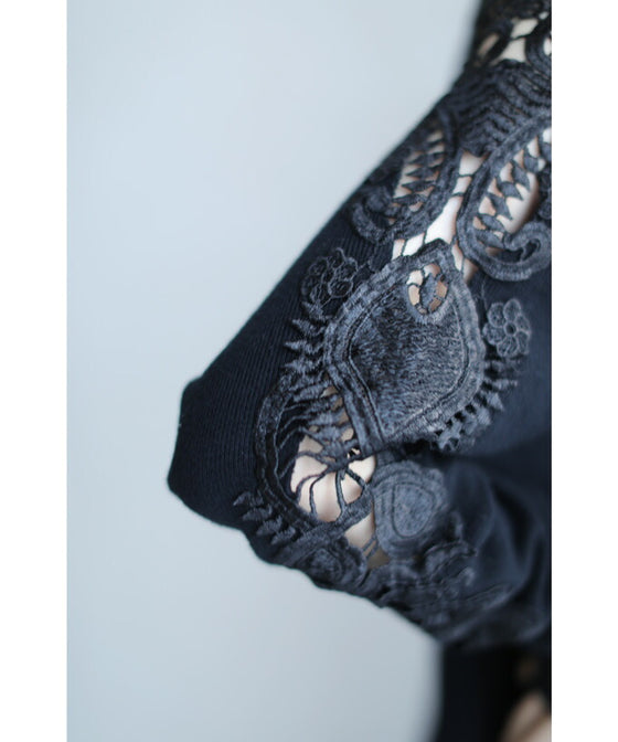 【セール商品返品交換不可】【アウトレット商品返品交換不可】上品に肌魅せ。艶やかレースのニットトップス