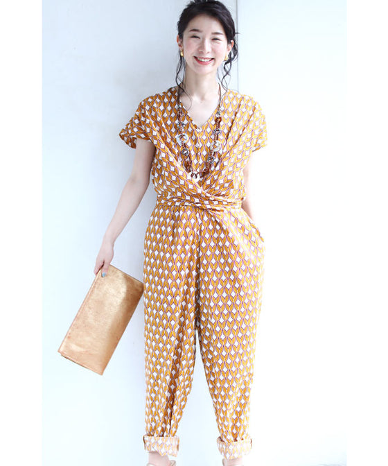 【アウトレット返品交換不可】結び方でシルエットが変わる涼しいアート柄サロペット