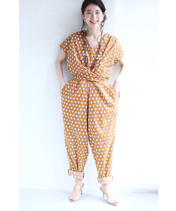 【アウトレット返品交換不可】結び方でシルエットが変わる涼しいアート柄サロペット