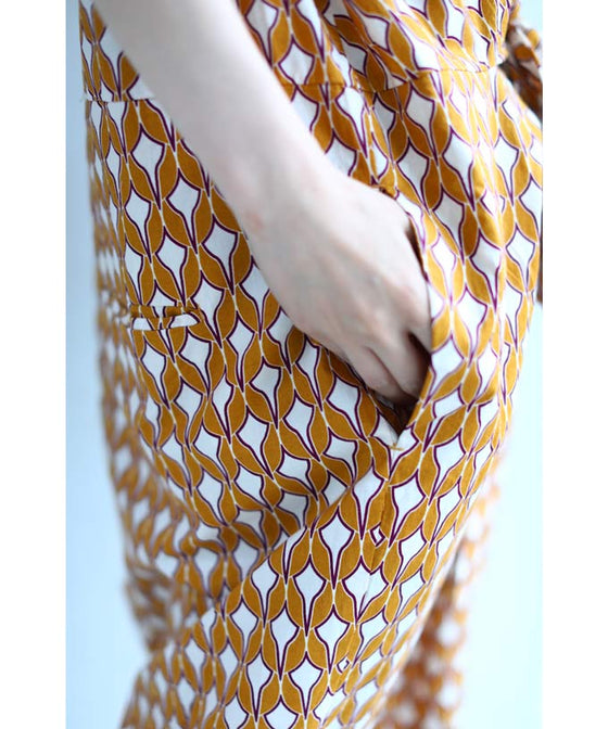 【アウトレット返品交換不可】結び方でシルエットが変わる涼しいアート柄サロペット