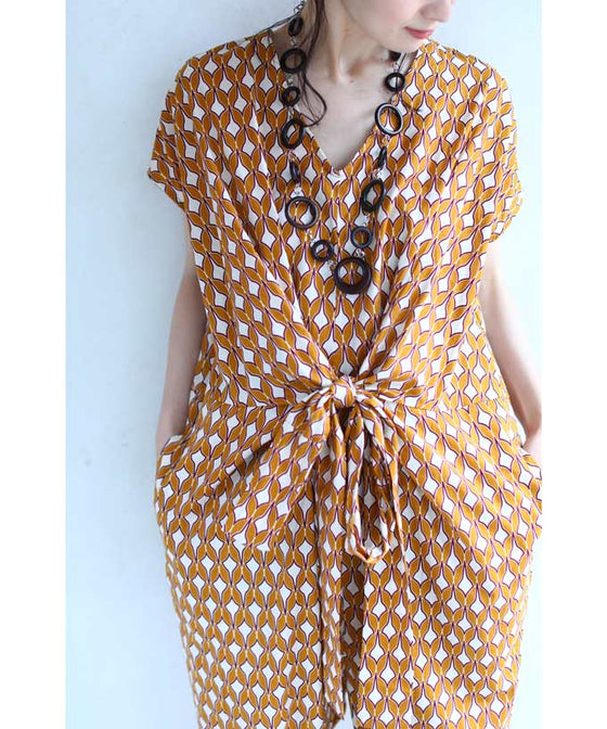 【アウトレット返品交換不可】結び方でシルエットが変わる涼しいアート柄サロペット