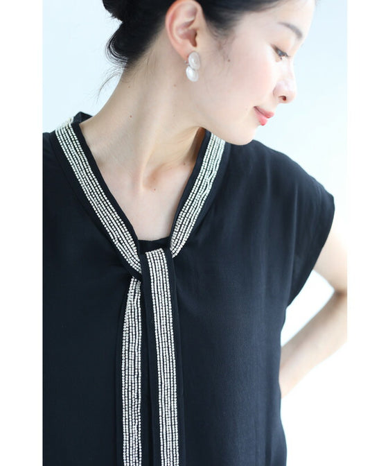 【アウトレット返品交換不可】存在感あるビジュータイの艶カットソートップス