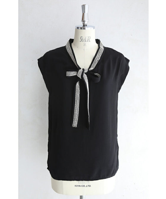 【アウトレット返品交換不可】存在感あるビジュータイの艶カットソートップス