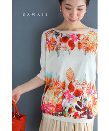  [Outlet, no returns or exchanges] A cut-and-sew top with colorful flowers and different materials