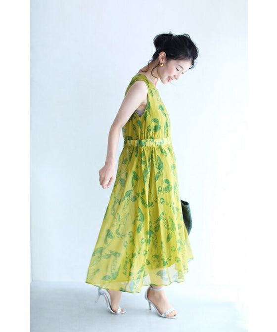 A refreshing yellow-green leaf patterned mid-length dress