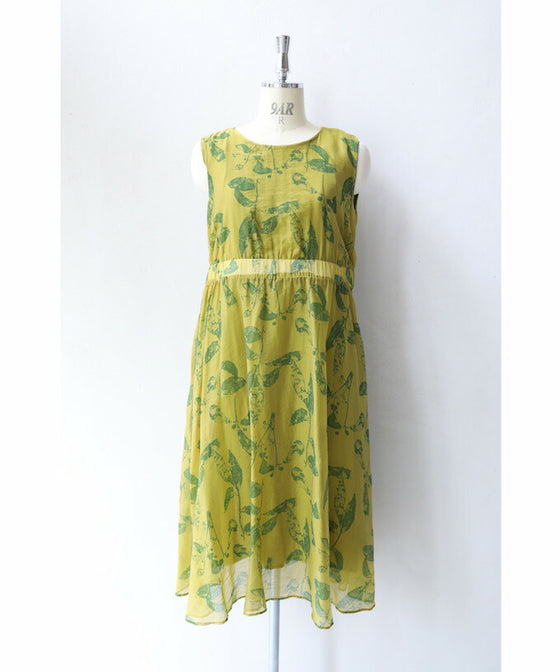 A refreshing yellow-green leaf patterned mid-length dress