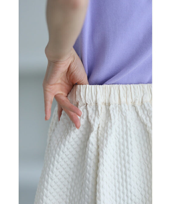 ぽこぽこ浮き立つエンボス加工の立体柄セットアップ