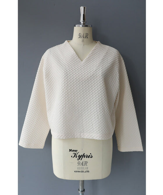 ぽこぽこ浮き立つエンボス加工の立体柄セットアップ