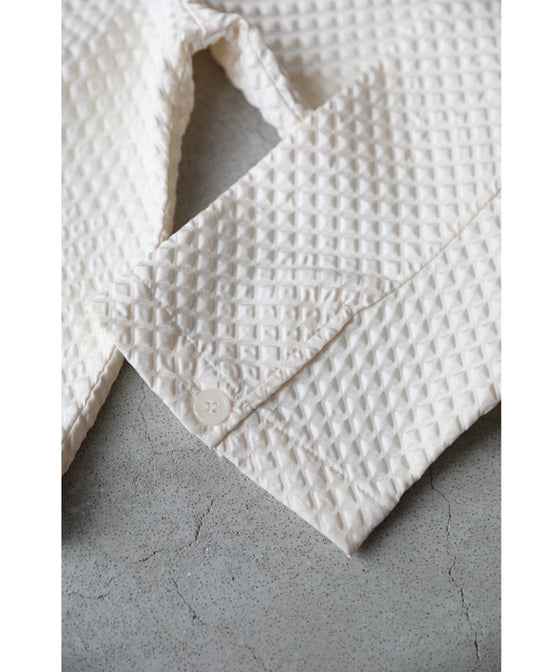 ぽこぽこ浮き立つエンボス加工の立体柄セットアップ