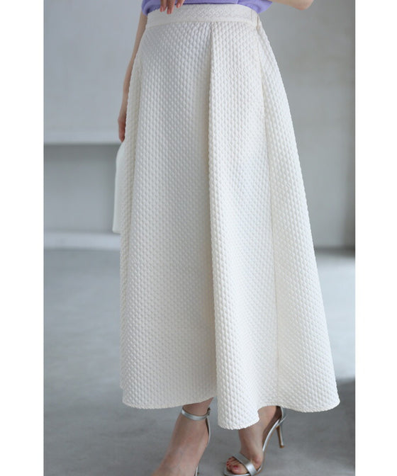 ぽこぽこ浮き立つエンボス加工の立体柄セットアップ