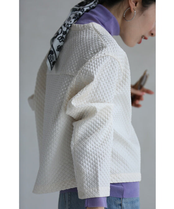 ぽこぽこ浮き立つエンボス加工の立体柄セットアップ