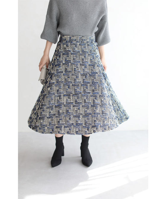 「CAWAII」の自信作。クラシカルなツイード風スカート(ブルー)