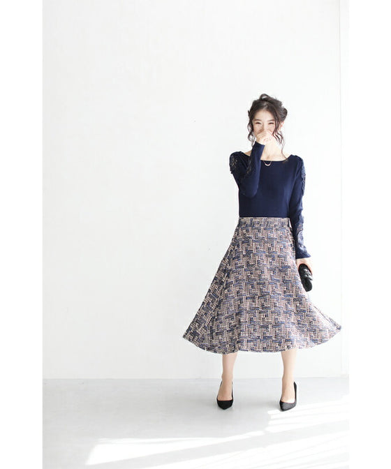 「CAWAII」の自信作。クラシカルなツイード風スカート(ブルー)