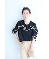 Fluttering piping frill blouse top