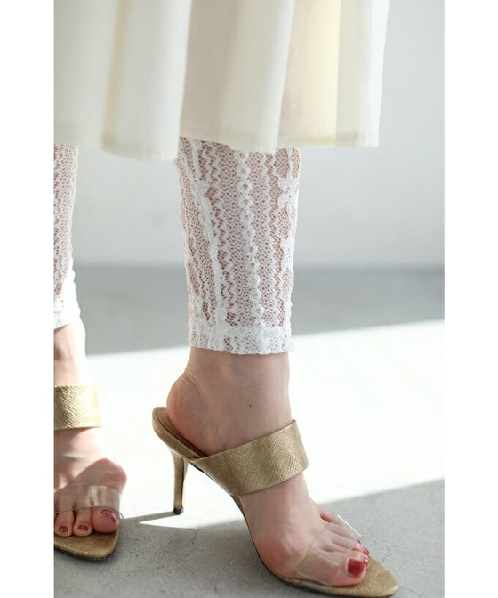 肌露出を抑えたい日の伸びやかレースレギンス