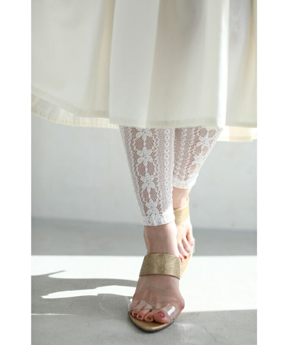 肌露出を抑えたい日の伸びやかレースレギンス