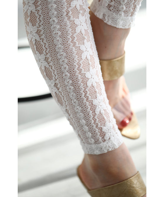 肌露出を抑えたい日の伸びやかレースレギンス