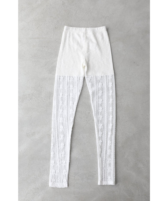 肌露出を抑えたい日の伸びやかレースレギンス