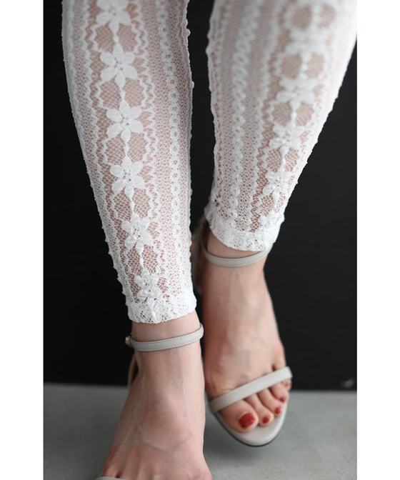 肌露出を抑えたい日の伸びやかレースレギンス