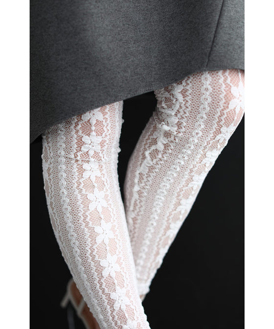 肌露出を抑えたい日の伸びやかレースレギンス
