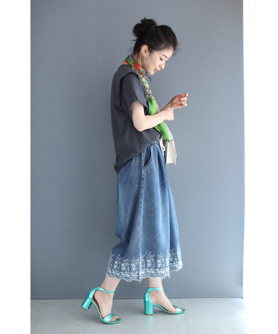 【セール商品返品交換不可】ぐるりと裾刺繍咲くデニムワイドパンツ