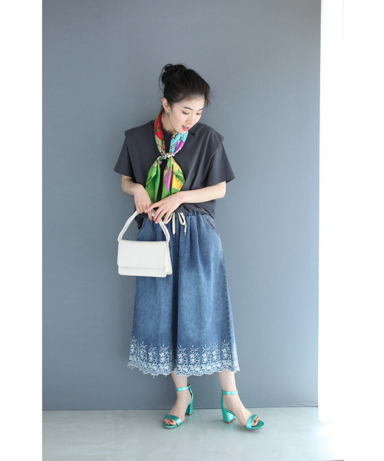【セール商品返品交換不可】ぐるりと裾刺繍咲くデニムワイドパンツ