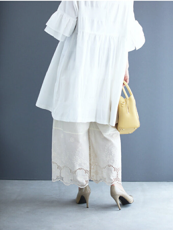 ワンピの下に履く花刺繍ワイドパンツ