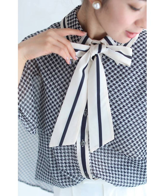 千鳥格子のふわり広がるマントデザインブラウストップス(リボン付き)
