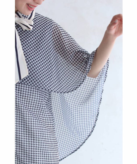 千鳥格子のふわり広がるマントデザインブラウストップス(リボン付き)