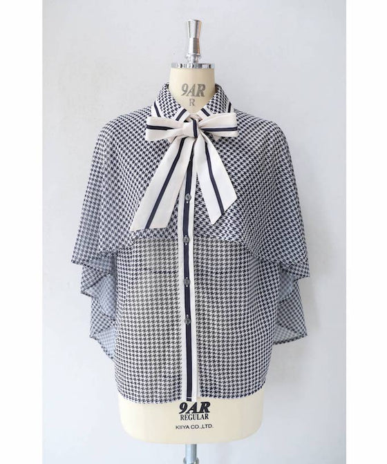 千鳥格子のふわり広がるマントデザインブラウストップス(リボン付き)