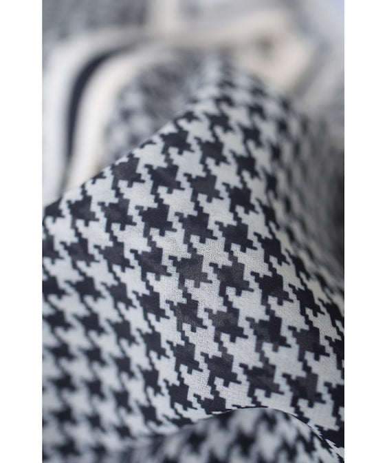 千鳥格子のふわり広がるマントデザインブラウストップス(リボン付き)