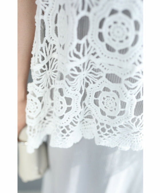 重ねるお洒落アイテム。編みニットレースベスト