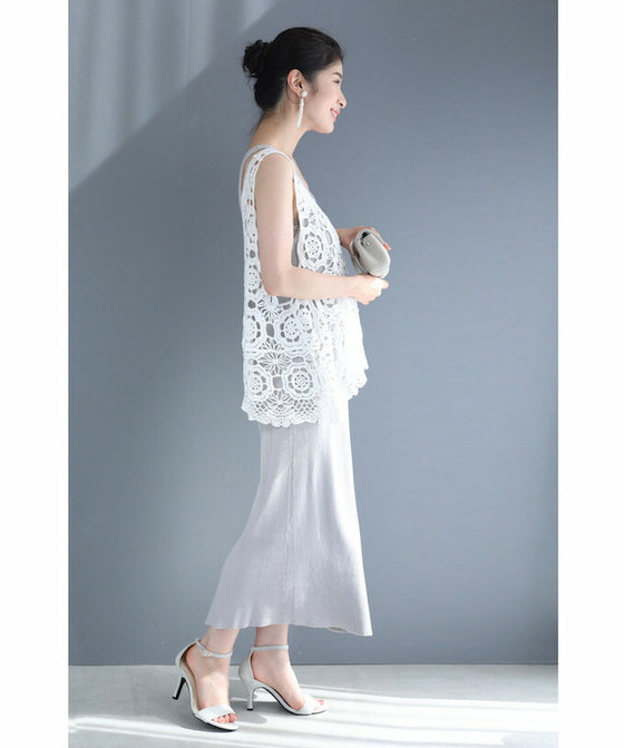 重ねるお洒落アイテム。編みニットレースベスト