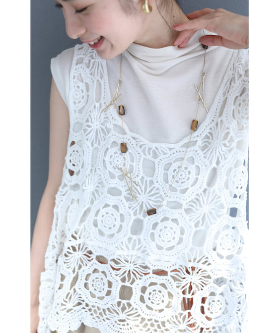 重ねるお洒落アイテム。編みニットレースベスト