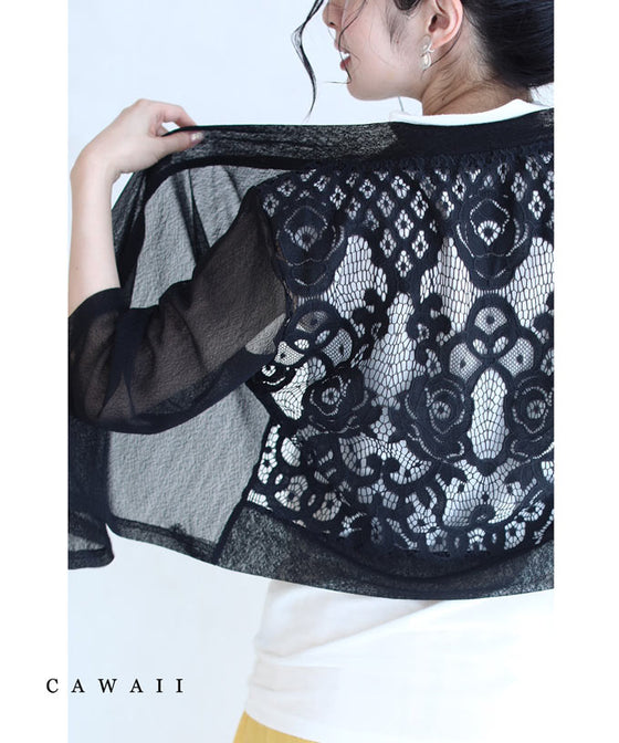 後ろ姿に咲く黒バラレースのショートカーディガン羽織