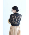 後ろ姿に咲く黒バラレースのショートカーディガン羽織