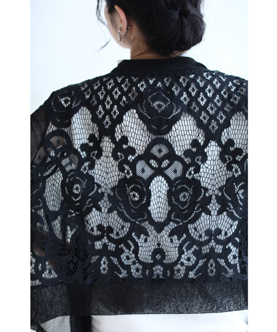 後ろ姿に咲く黒バラレースのショートカーディガン羽織