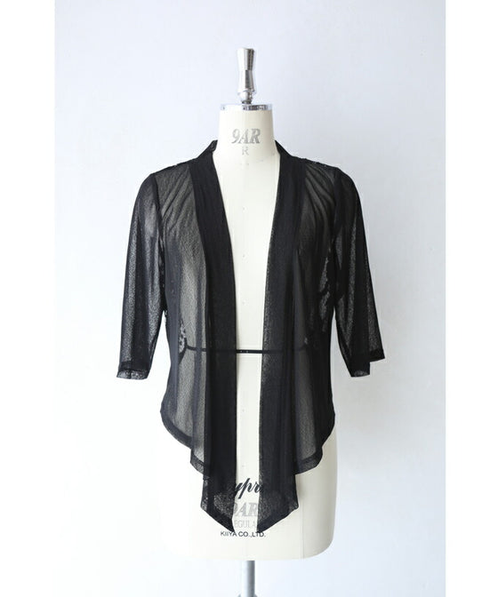 後ろ姿に咲く黒バラレースのショートカーディガン羽織