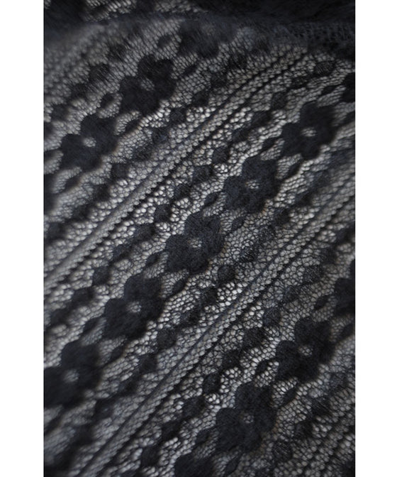 【セール商品返品交換不可】（S~M対応）（黒）（キャミソール付き）肌映えレースのシアーブラウストップス