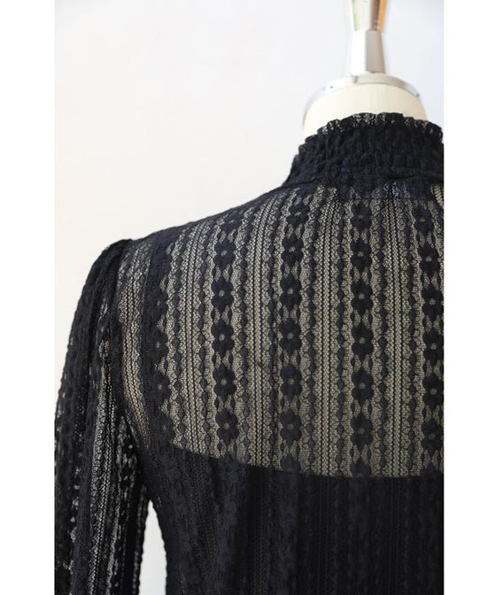 【セール商品返品交換不可】（S~M対応）（黒）（キャミソール付き）肌映えレースのシアーブラウストップス