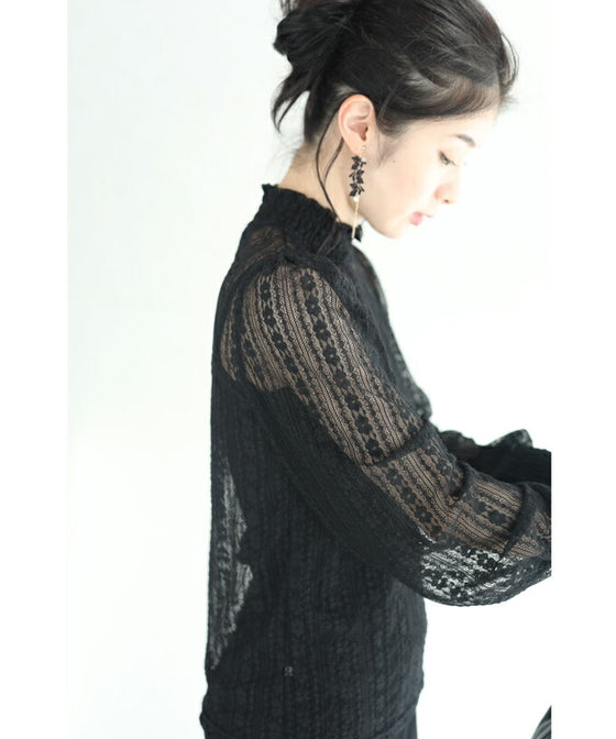 【セール商品返品交換不可】（S~M対応）（黒）（キャミソール付き）肌映えレースのシアーブラウストップス