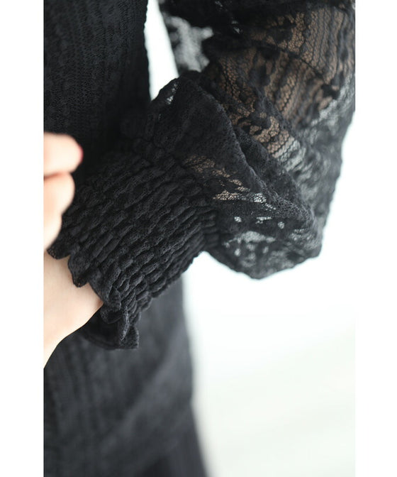 【セール商品返品交換不可】（S~M対応）（黒）（キャミソール付き）肌映えレースのシアーブラウストップス