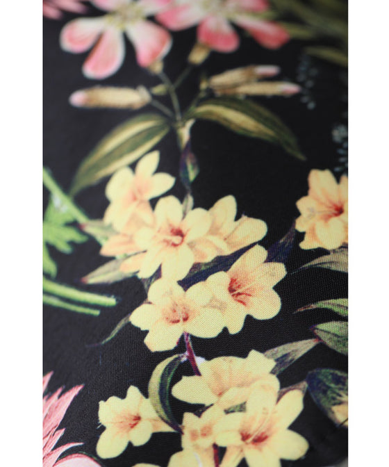 香り立つ花を描いたふんわりシルエットミディアムスカート – ONE PEACE