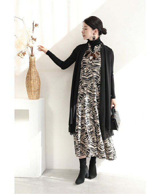 存在感を放つアートなウッド調パーツネックレス