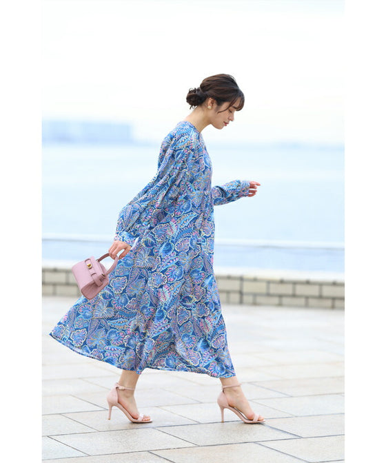 【セール商品返品交換不可】目を惹く鮮やかなブルーボタニカルロングワンピース